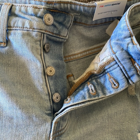 NWT Old Navy Women’s High-Rise Jean shorts - Picture 6 of 9